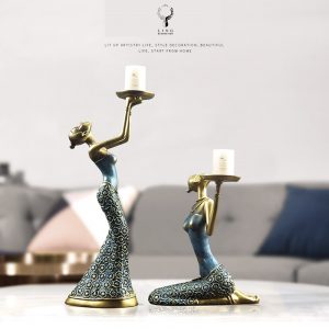 Cô gái đỡ nến(LDB65)