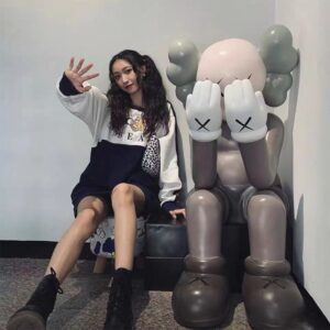 Kaws ngồi lớn(LMD40)