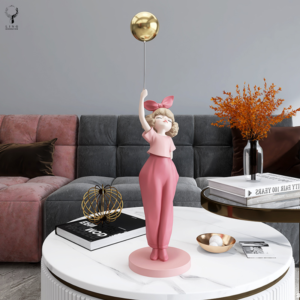 Cô gái cầm bóng(LBD228)