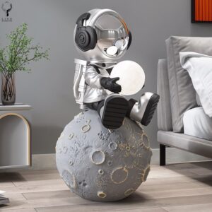 Phi hành gia ôm đèn trên thiên thạch(LDB323)lingdecor